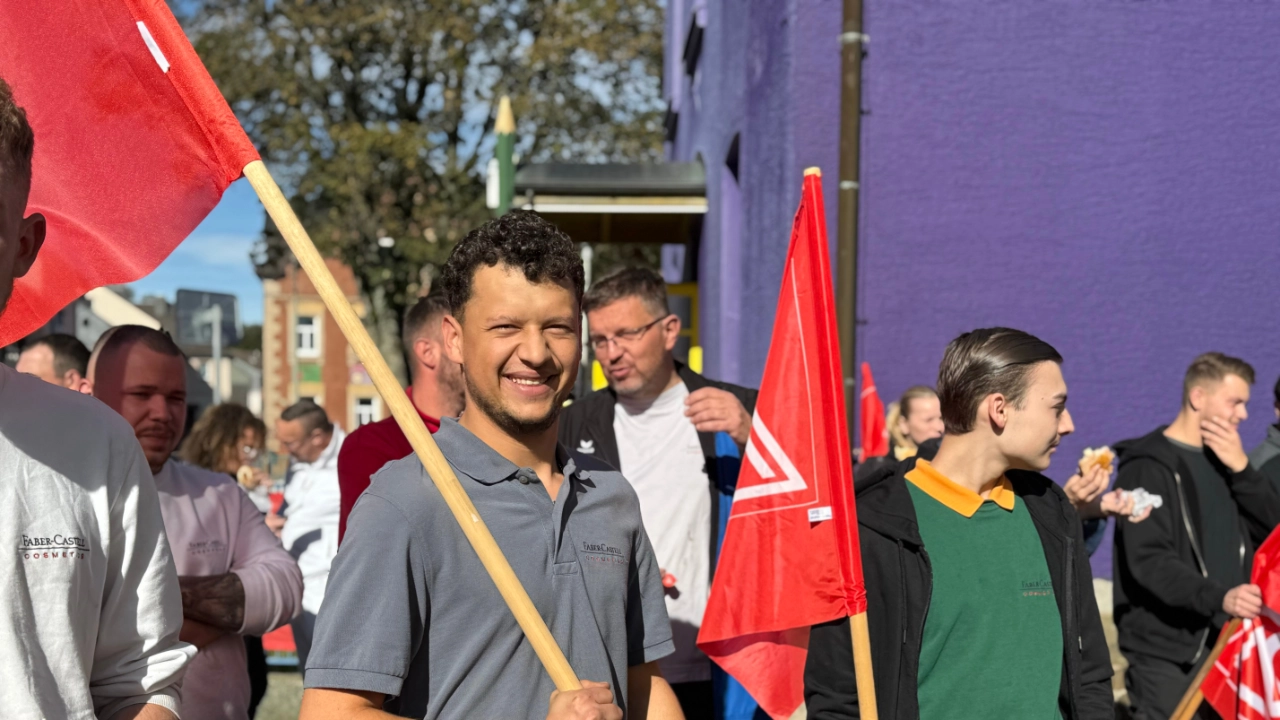 Warnstreik bei Faber Castel in Geroldsgrün
