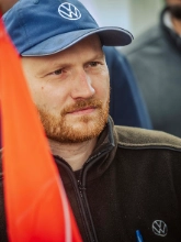 Dritte Verhandlung im KFZ-Gewerbe gestartet: 800 Beschäftigte zeigen Arbeitgeber rote Karte!