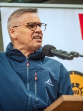 Dritte Verhandlung im KFZ-Gewerbe gestartet: 800 Beschäftigte zeigen Arbeitgeber rote Karte!