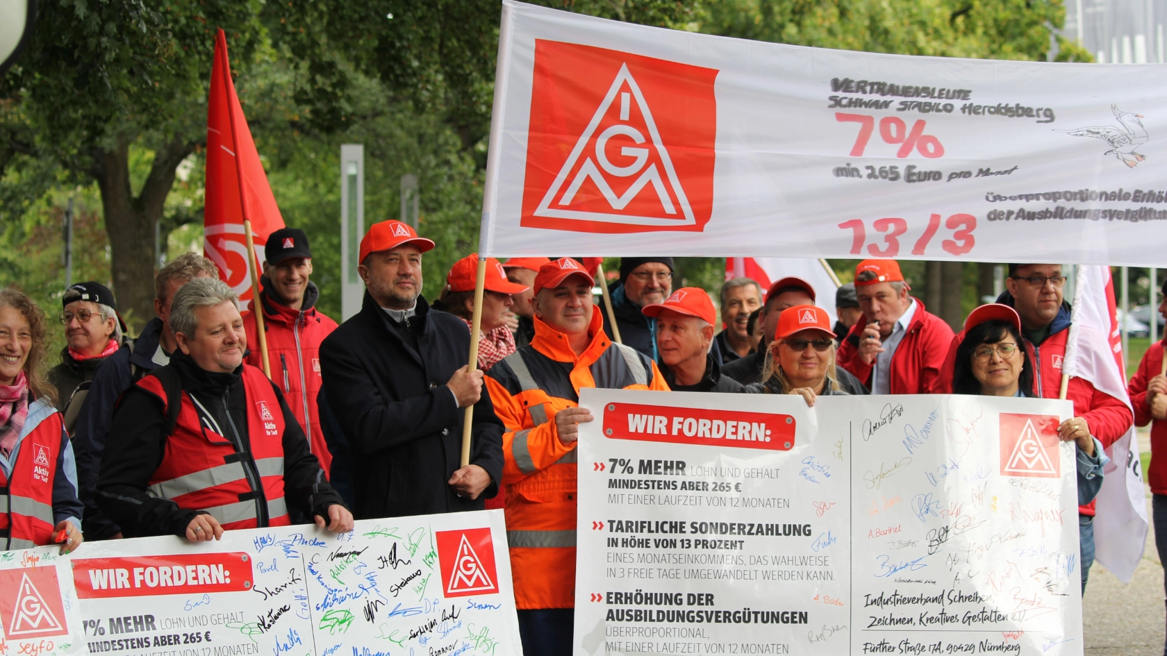 Demo in Nürnberg vor der ersten Verhandlung in der Schreib- und Zeichengeräteindustrie