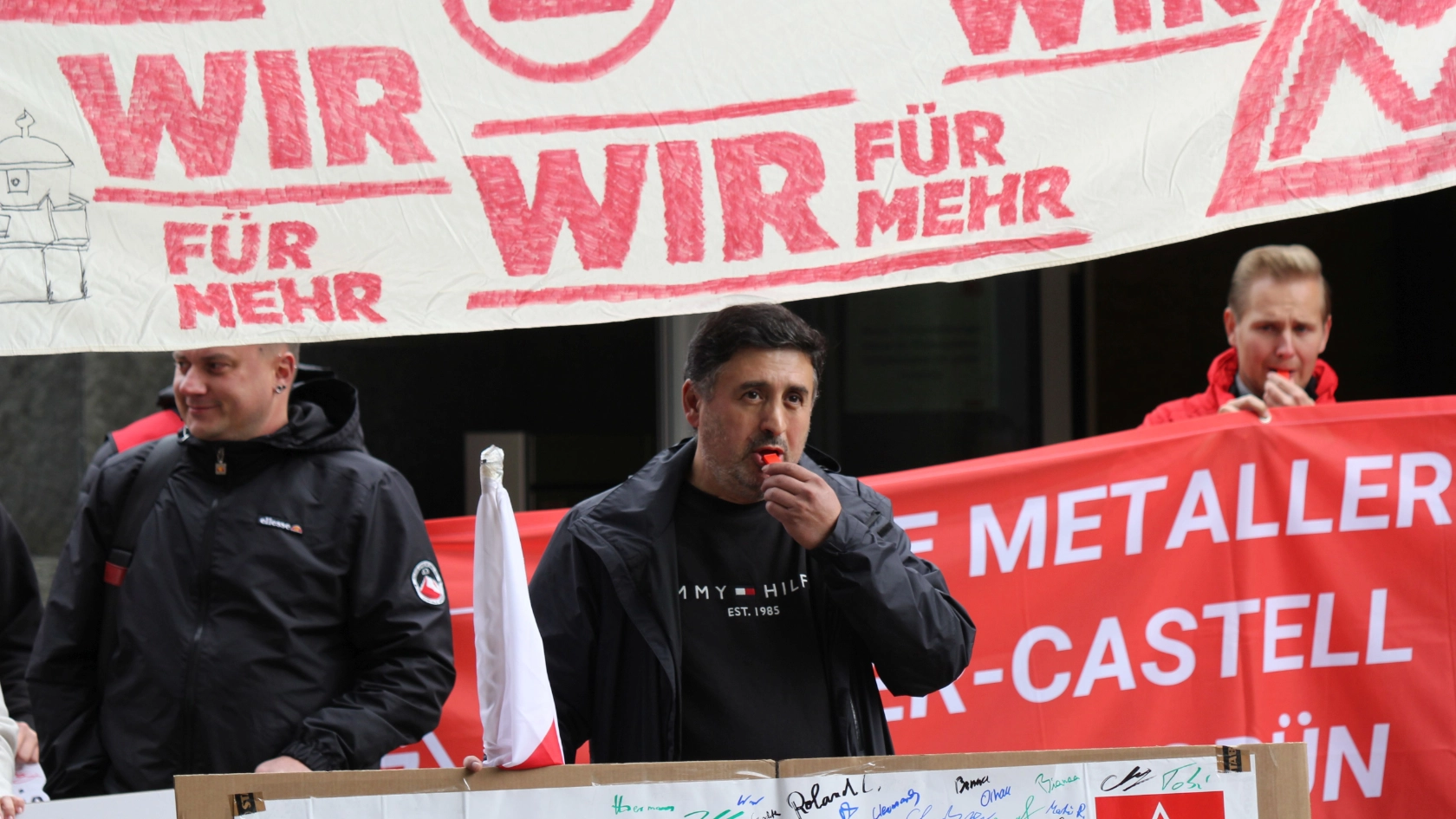 Demo in Nürnberg vor der ersten Verhandlung in der Schreib- und Zeichengeräteindustrie