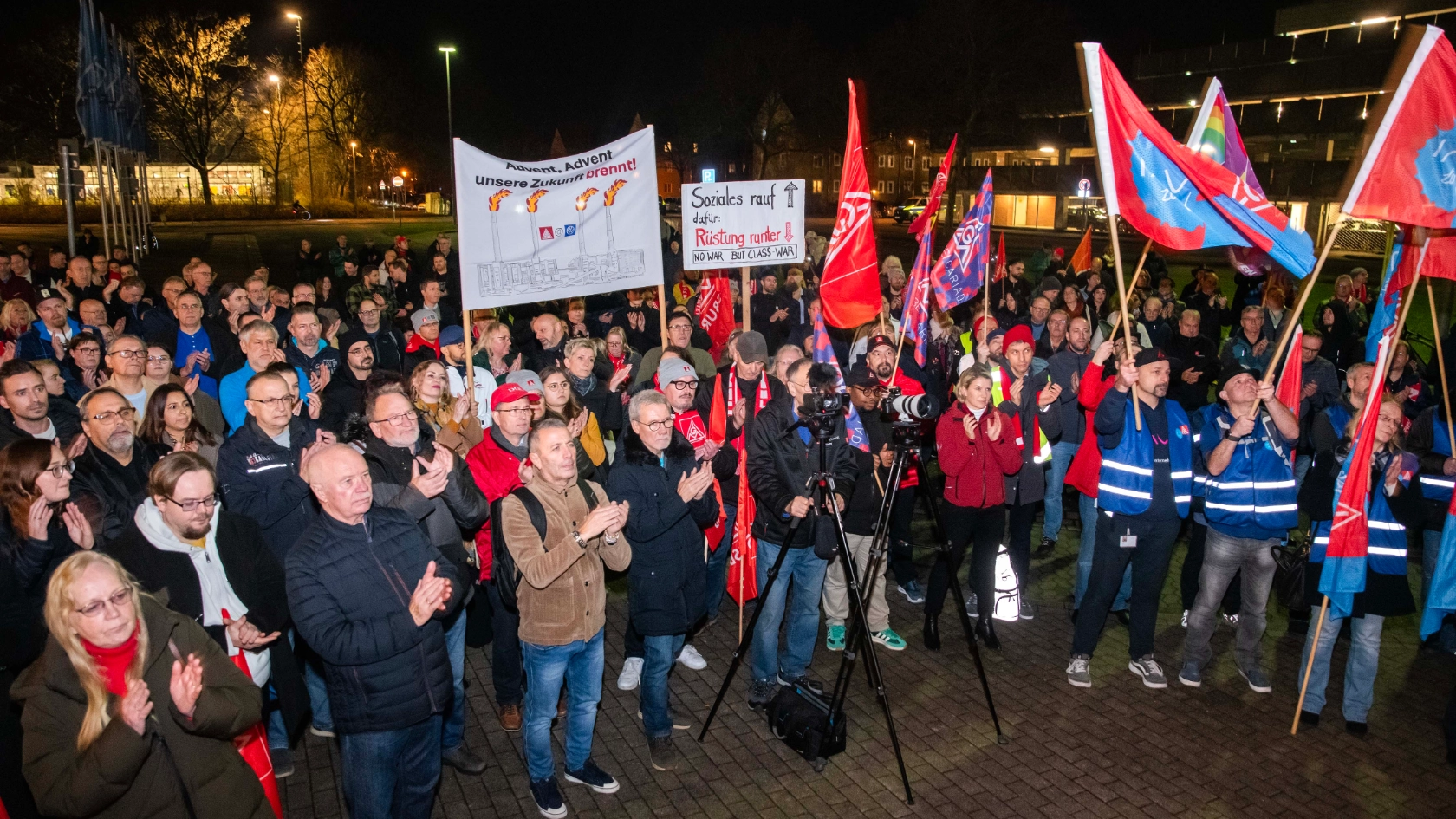 Kundgebung in Wolfsburg: "Stoppt den Kahlschlag"