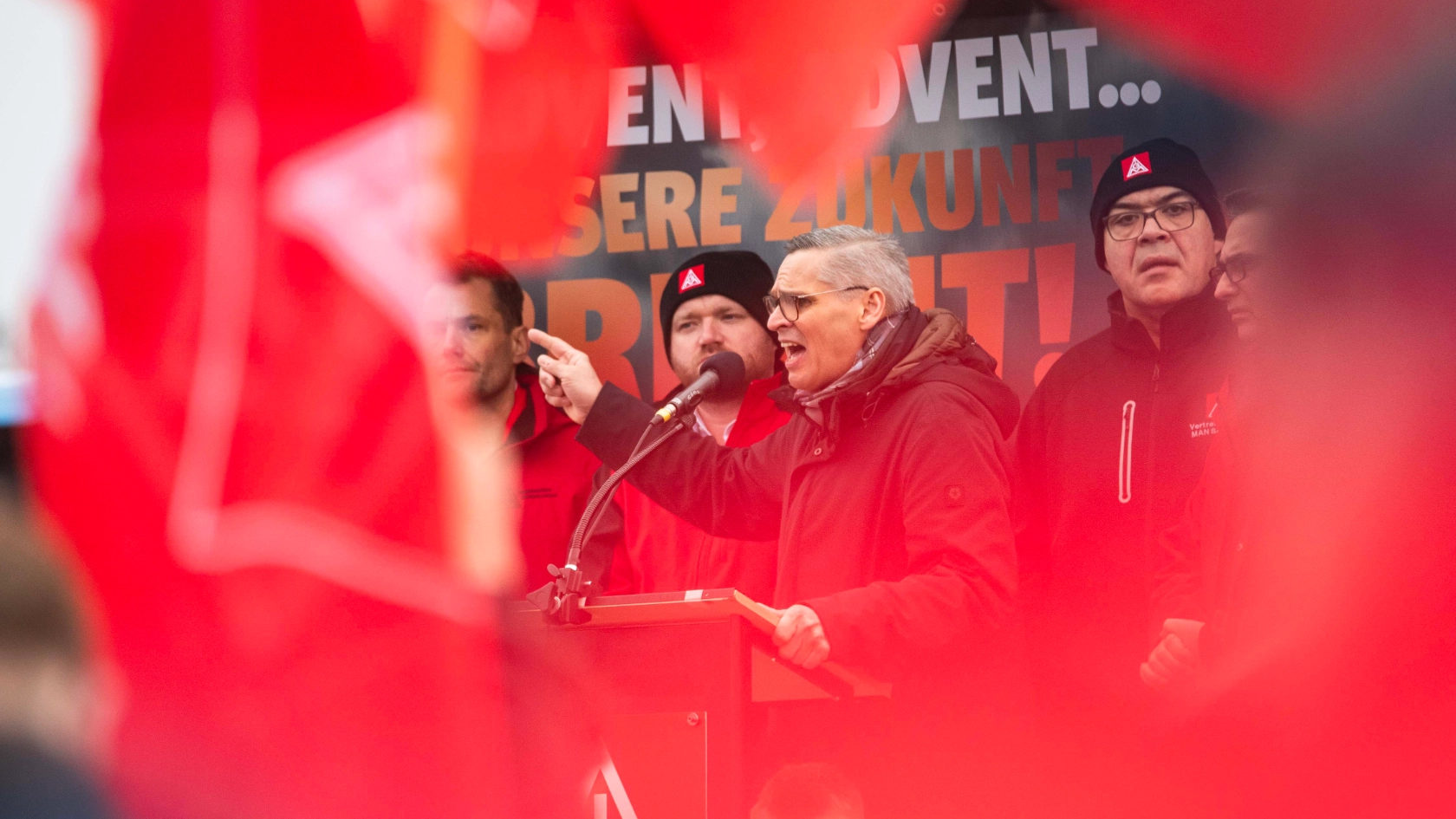 Kundgebung in Salzgitter ein deutliches Signal gegen den drohenden industriellen Kahlschlag und für die Sicherung industrieller Arbeitsplätze