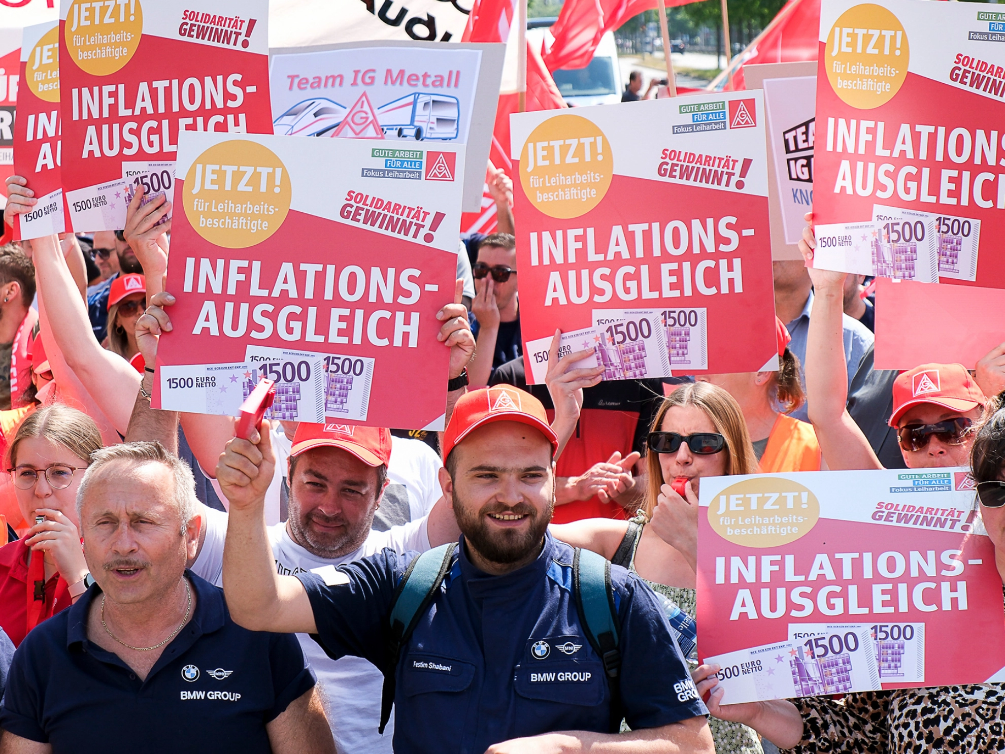 1000 Leihbeschäftigte demonstrieren für Inflationsausgleichsprämie in München