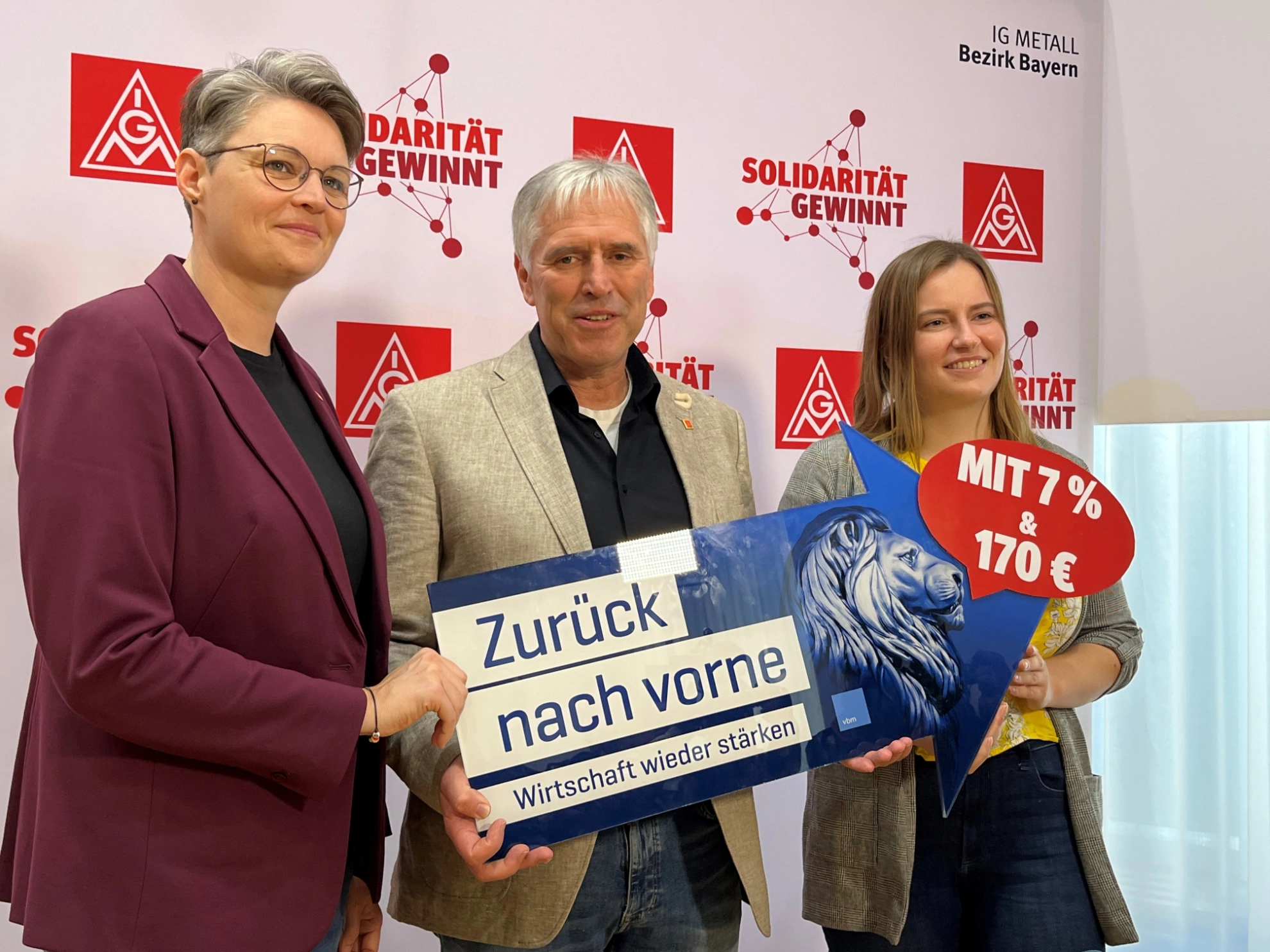 Pfeil mit Löwe 3. Tarifverhandlung Metall & Elektro