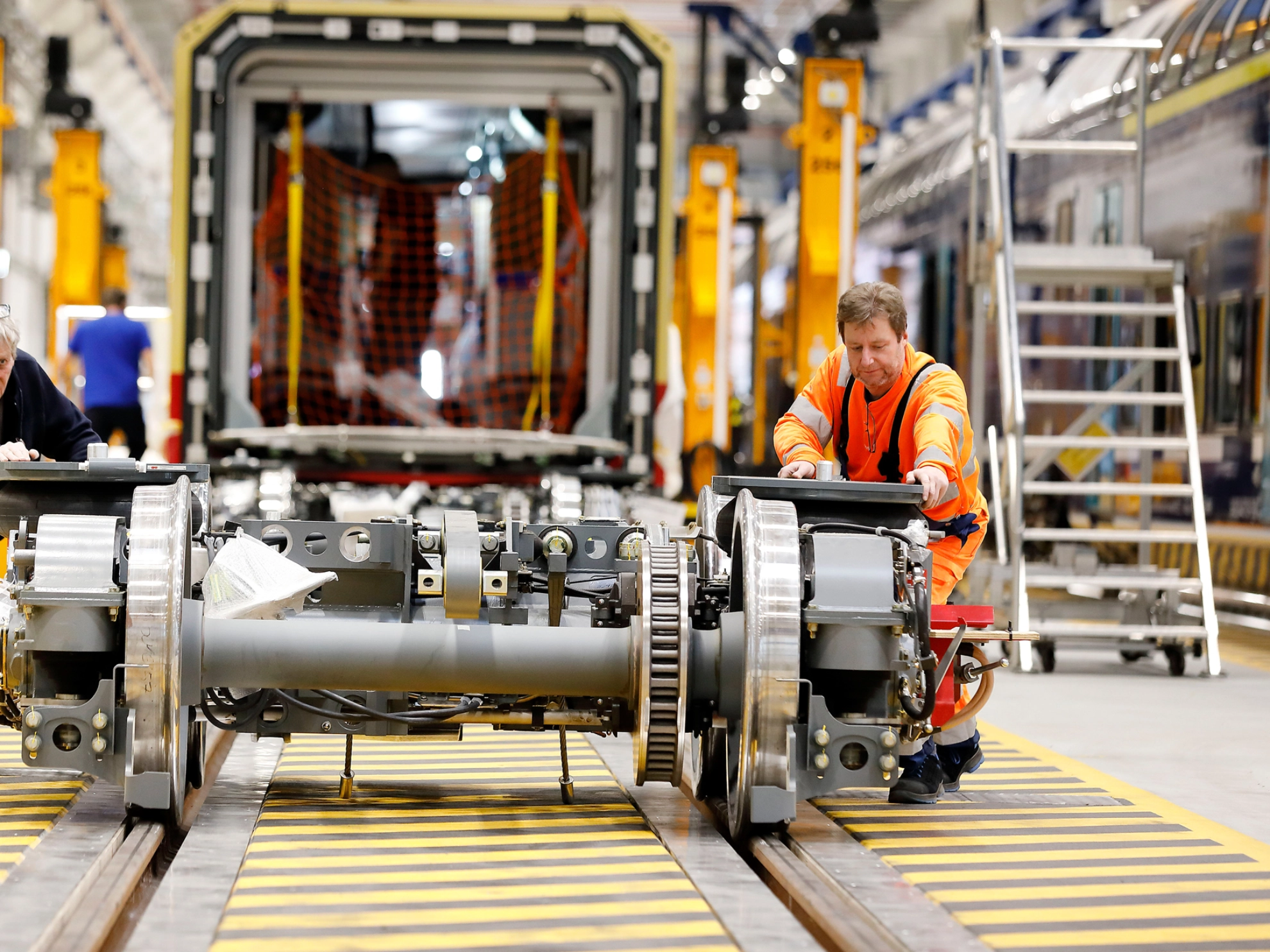 Olaf Roeßink und Rene Dittrich arbeiten in der Firma Stadler in Berlin