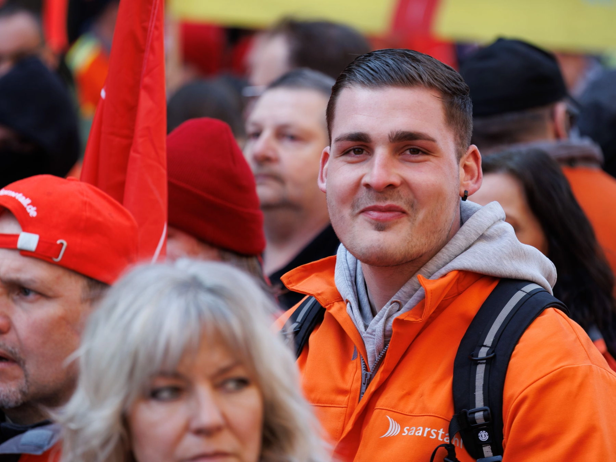 Teilnehmer des Aktionstag „Zukunft statt Kahlschlag“ am 15. März 2025 in Frankfurt am Main.