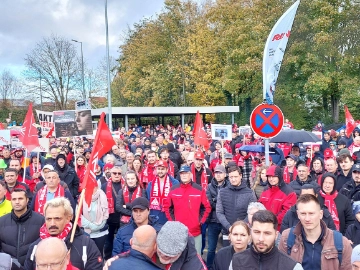 Menschenkette um das NEFF-Werk