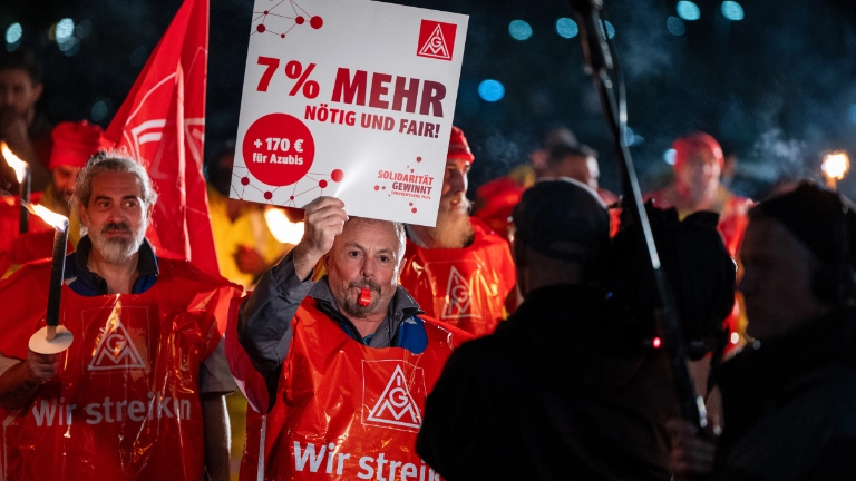 Warnstreik bei Clarios in Hannover