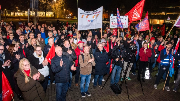 Kundgebung in Wolfsburg: "Stoppt den Kahlschlag"