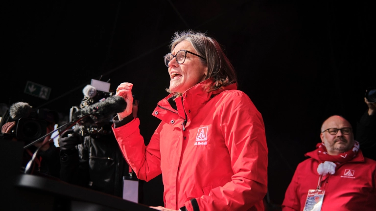 Rund 9.000 Gewerkschafterinnen und Gewerkschafter zeigen in Hannover Flagge für Industriearbeitsplätze und gegen Kahlschlag – Deutschland muss Industrieland bleiben!