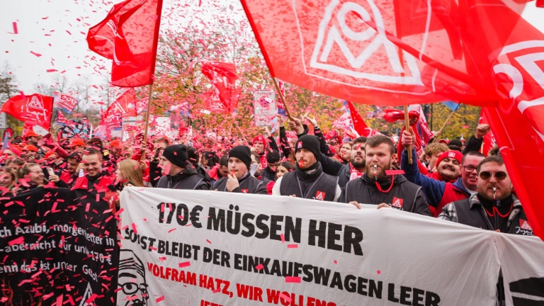 Am Azubi-Warnstreik bei Audi in Ingolstadt waren 5000 Auszubildende aus ganz Bayern dabei